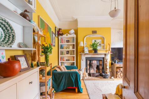 2S0RKE - Living Room E.jpg