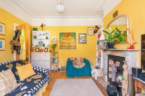 2S0RKE - Living Room A.jpg