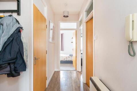 0G6CRE - Hallway B.jpg