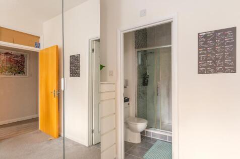 0G6CRE - Bedroom A.jpg