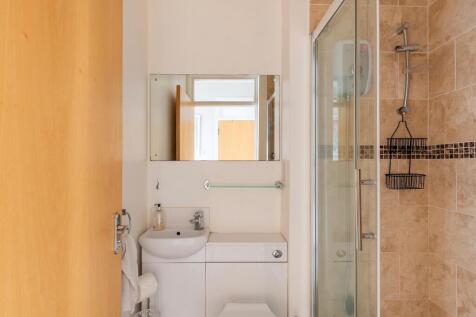 0G6CRE - Bathroom A.jpg
