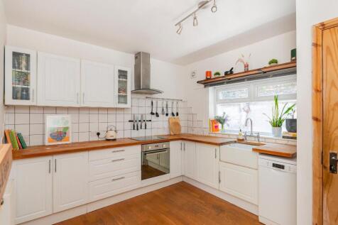 1S5L1CM - Kitchen B.jpg