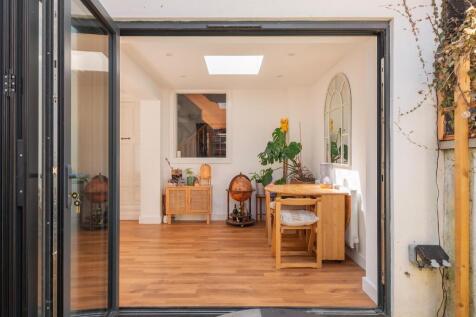 1S5L1CM - Dining Room B.jpg