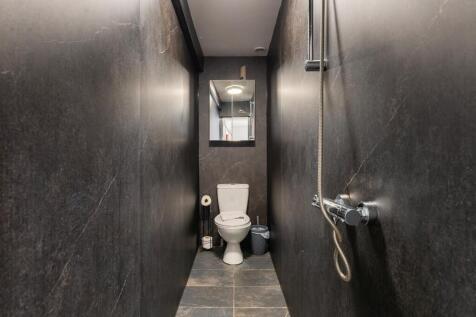 1S5L1CM - Studio Bathroom A.jpg