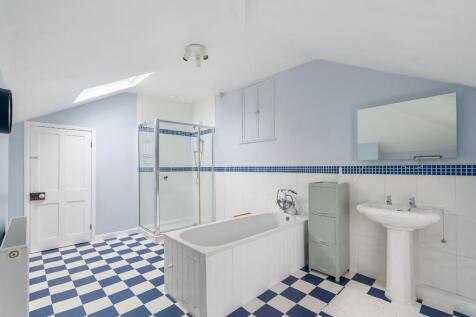 F5F9FRRRD - Bathroom B.jpg