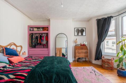0C6REN - Bedroom G.jpg