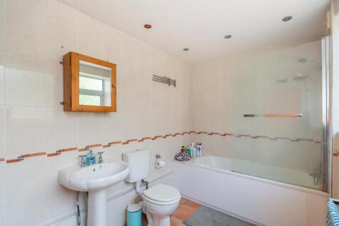0C6REN - Bathroom B.jpg