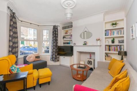 6I1RSE - Living Room B.jpg