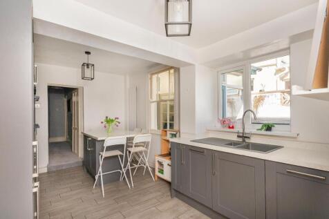 6I1RSE - Kitchen E.jpg