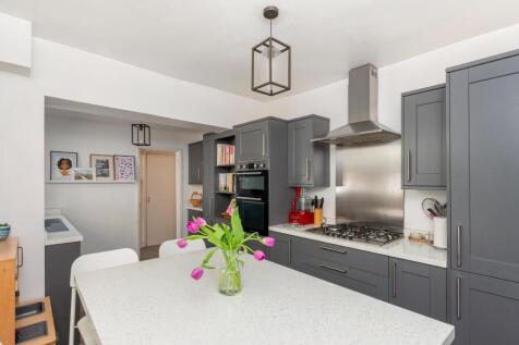 6I1RSE - Kitchen B.jpg