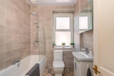 6I1RSE - Bathroom B.jpg