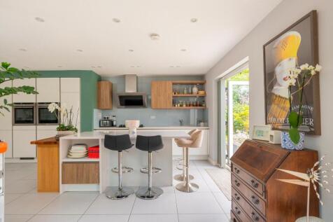 1D0LEIG - Kitchen A.jpg
