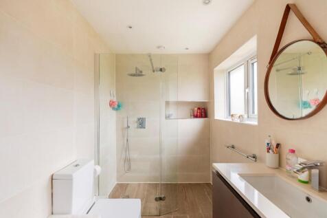 1D0LEIG - Bathroom A.jpg