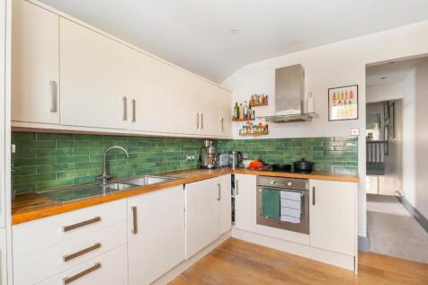 T4F0FHRKE - Kitchen A.jpg