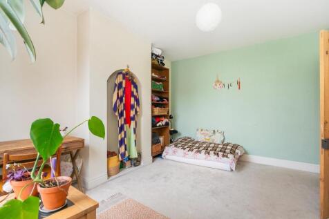 T4F0FHRKE - Bedroom A.jpg