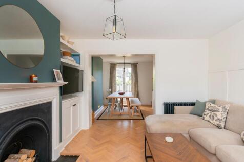 1B0R8WE - Living Room B.jpg