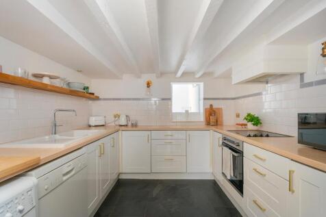 1B0R8WE - Kitchen D.jpg