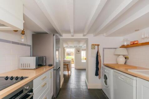 1B0R8WE - Kitchen A.jpg