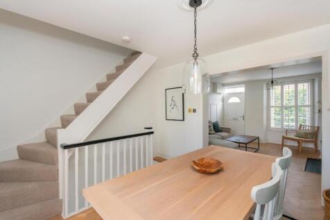 1B0R8WE - Dining Room A.jpg