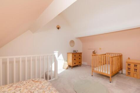 1B0R8WE - Bedroom B.jpg