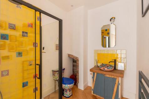 8C6REN - Shower Room B.jpg