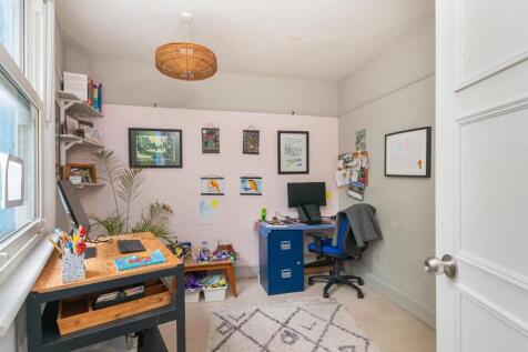 8C6REN - Bedroom A.jpg