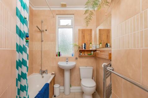 8C6REN - Bathroom B.jpg
