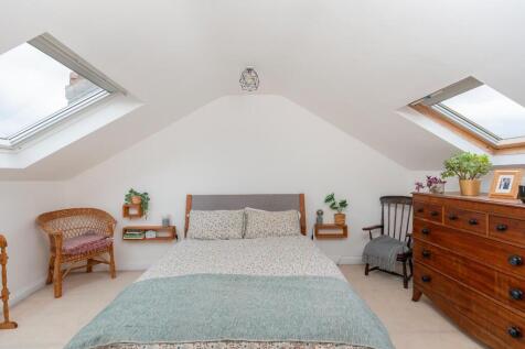 8C6REN - Bedroom J.jpg