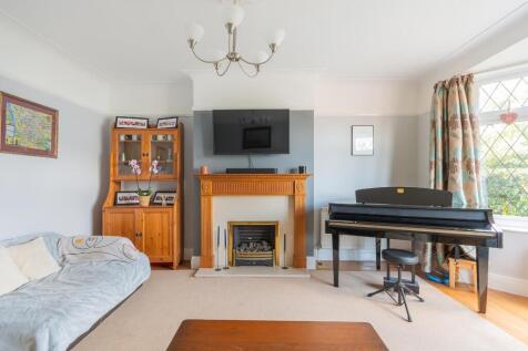 1H0V8HE - Living Room A.jpg