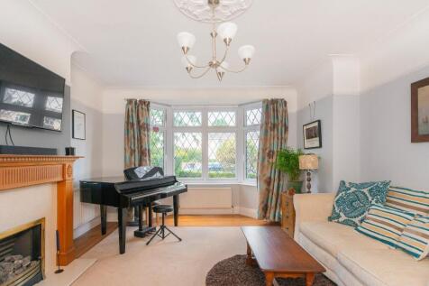 1H0V8HE - Living Room C.jpg