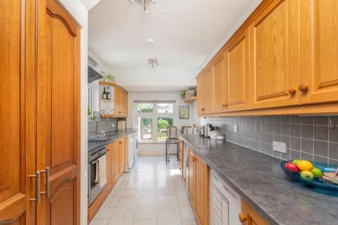 1H0V8HE - Kitchen D.jpg