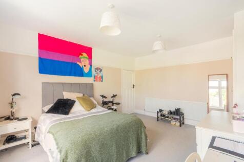 1H0V8HE - Bedroom E.jpg