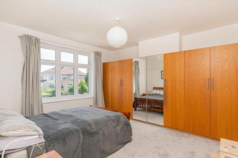 1H0V8HE - Bedroom C.jpg