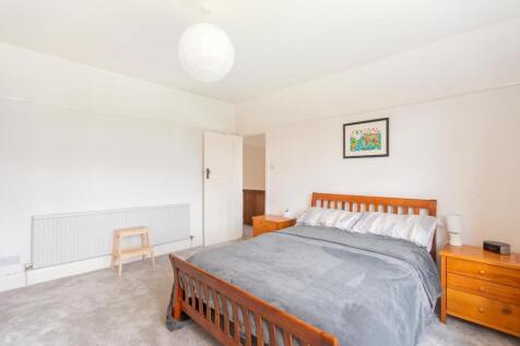 1H0V8HE - Bedroom A.jpg