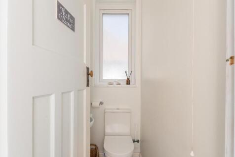1H0V8HE - WC A.jpg