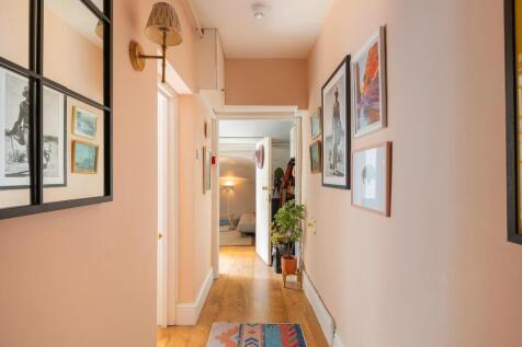 G0F2WPCN - Hallway A.jpg