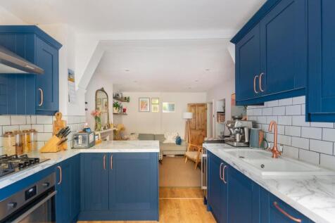 G0F2WPCN - Kitchen A.jpg
