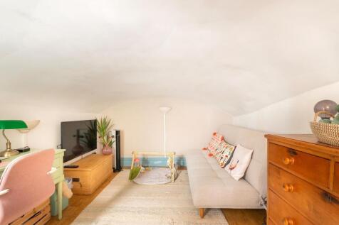 G0F2WPCN - Bedroom C.jpg