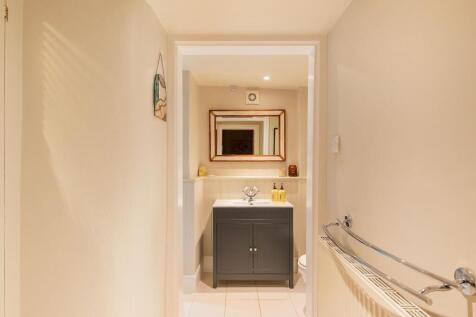 G0F2WPCN - Bathroom C.jpg
