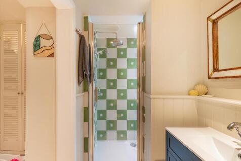 G0F2WPCN - Bathroom A.jpg