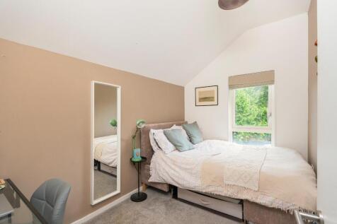 0L1WKE - Bedroom E.jpg