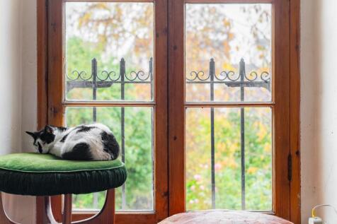 4U0CPMR - Living Room G.jpg