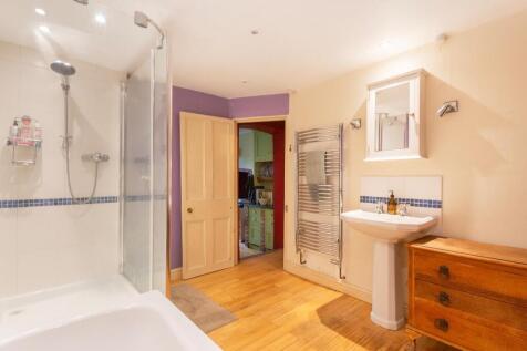 4U0CPMR - Bathroom A.jpg