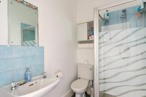 2F6RMR - Bathroom D.jpg