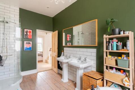 2B5PTN - Bathroom A.jpg