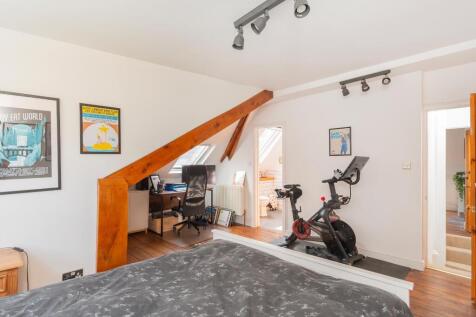 2B5PTN - Bedroom A.jpg