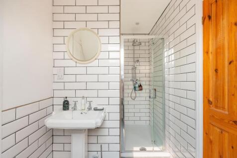 2B5PTN - Shower Room A.jpg