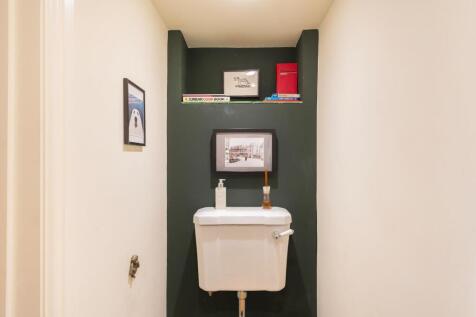 2B5PTN - WC A.jpg