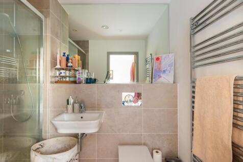 4P5W4AV - Ensuite A.jpg