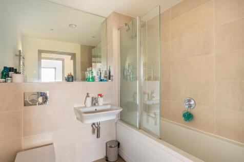 4P5W4AV - Bathroom A.jpg